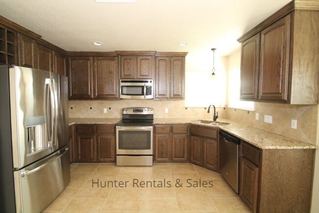 Building Photo - Amazing Four-Bedroom!