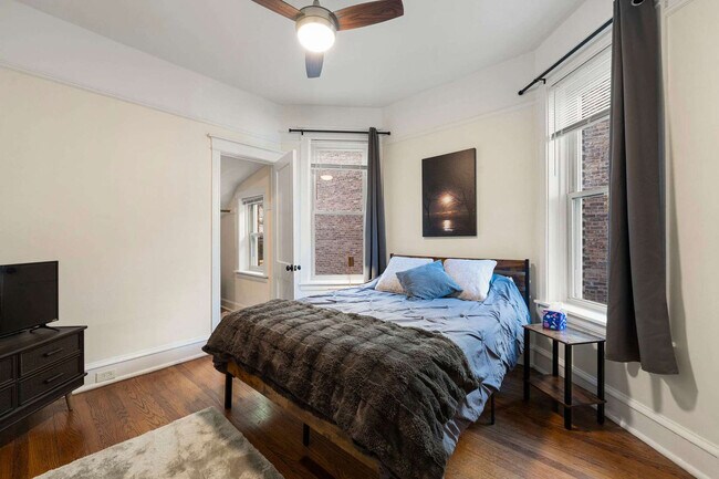 Building Photo - 6229 N Wayne Ave