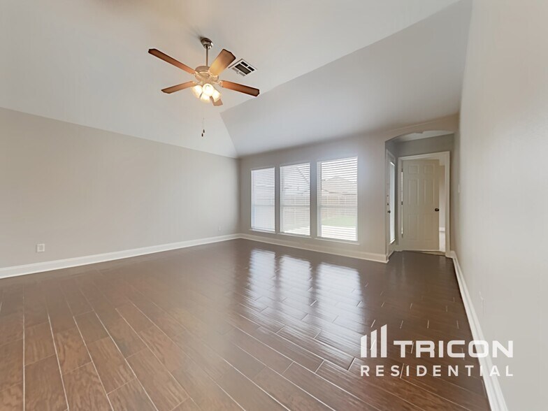 Building Photo - 1643 Hillside Dr