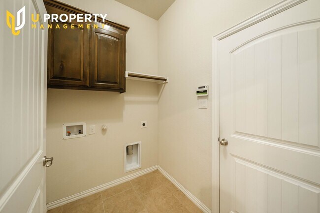Building Photo - Gorgeous 2-story house in Denton
