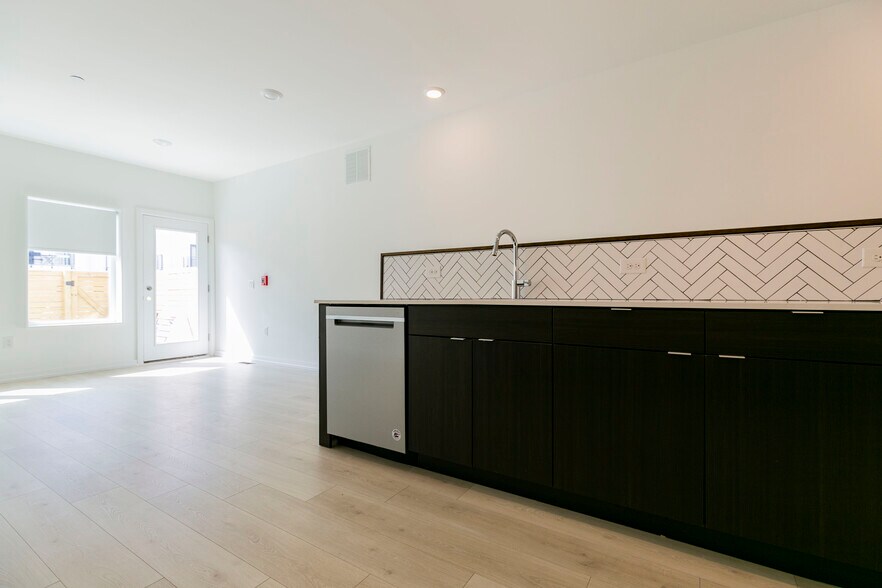 Building Photo - 1248 Lecount St