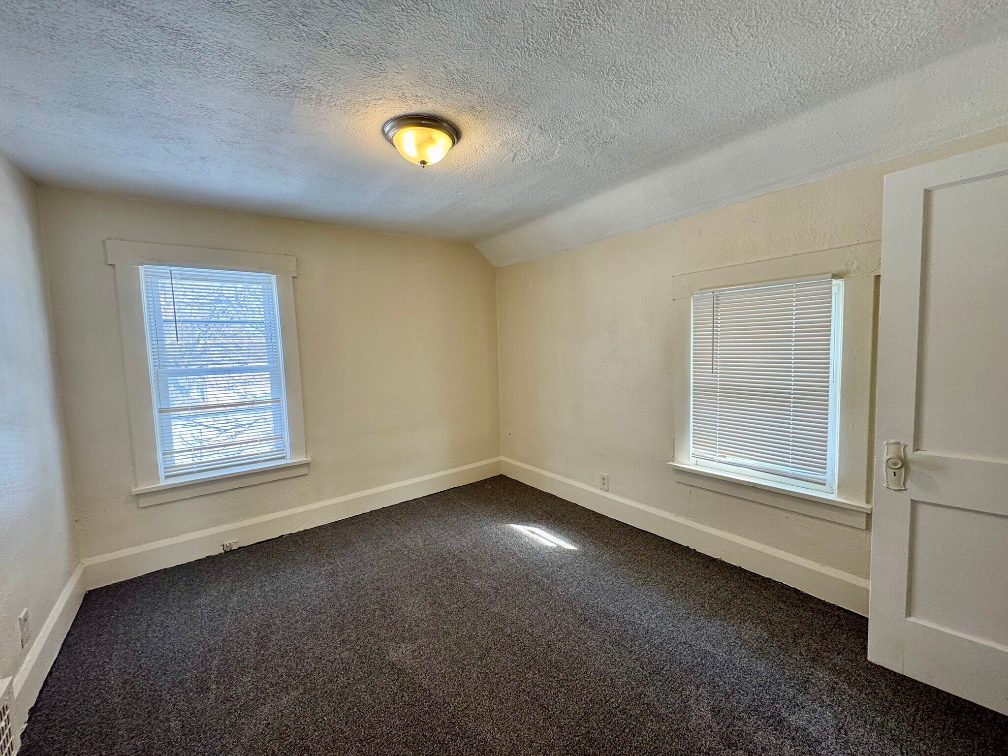 Building Photo - 2619 Clyde Pl SW