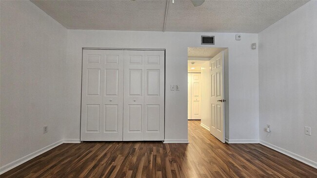 Building Photo - 16171 Blatt Blvd
