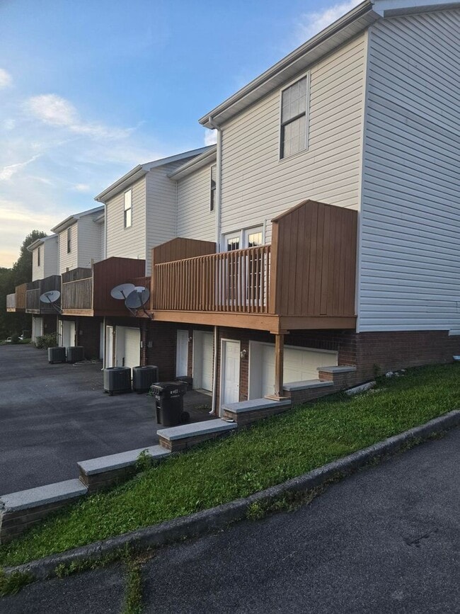 Building Photo - Spacious 2-Bedroom Townhome – End Unit with Private Deck & Garage