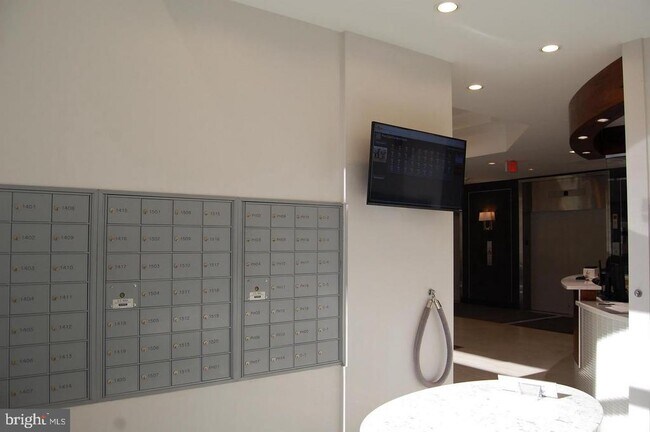 Building Photo - 1225 Martha Custis Dr