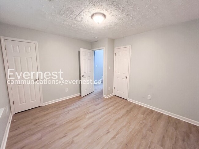 Building Photo - 3 Bed, 2 Bath Home with Garage / Pet-Friendly / Available Now!
