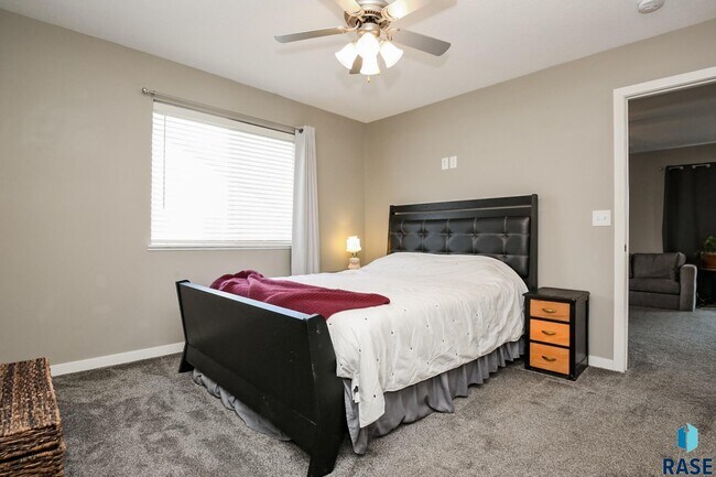 Building Photo - 1600 East 69th St N