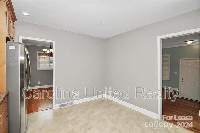 Building Photo - 6908 Lancer Dr