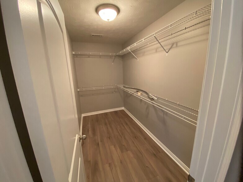 Building Photo - 4821 Wembley Way