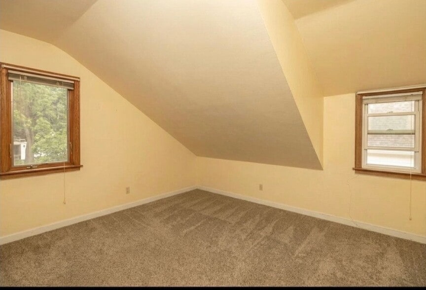 Bedroom 02 (9’11” x 11’6”) - 1126 7th Ave SE