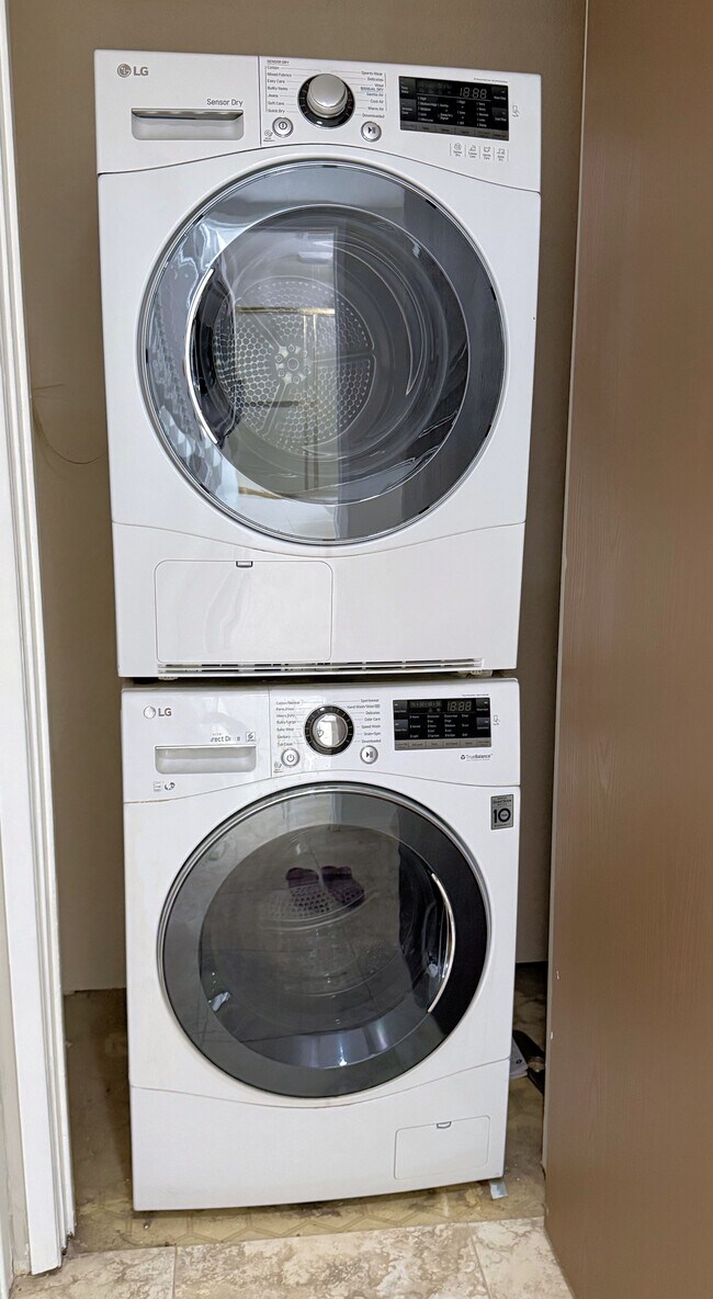 Full size Washer and Dryer - 291 E Mel Ave