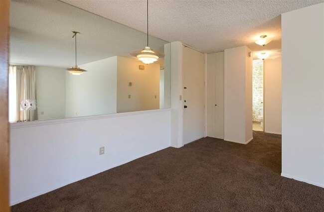 Building Photo - 6333 La Jolla Blvd