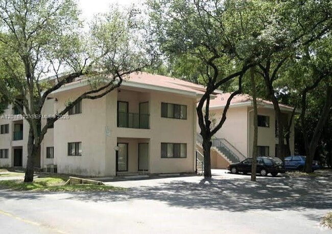 Building Photo - 2550 SW 18th Terrace