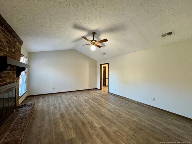 Building Photo - 389 Conifer Dr