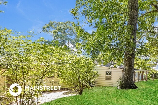 Building Photo - 3130 Ashwood Rd