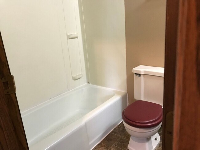 Building Photo - 718/720 6th St NE