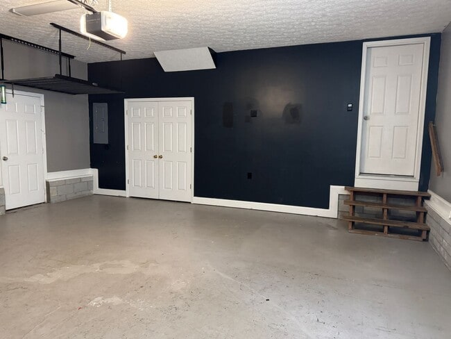 Building Photo - 105 Owls Nest Ct
