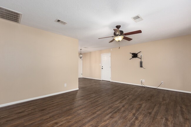 Building Photo - 9344 US-69