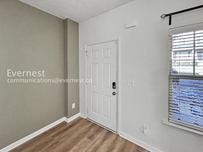 Building Photo - 1522 Sprucedale Dr