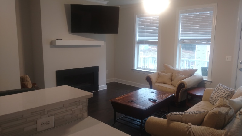 Building Photo - 45155 Kincora Dr