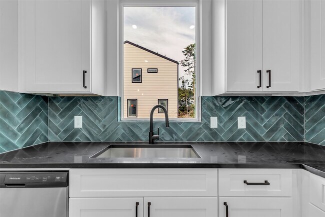 Building Photo - 5302 Kindred Gdn Ln