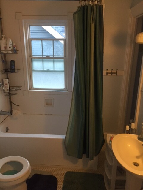 Building Photo - 600 Ulster St