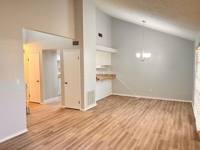 Building Photo - Charming 2-Bedroom Home with Private Patio in Central Bakersfield