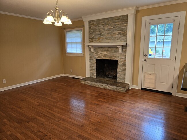 Building Photo - 4680 Forest Manor Dr