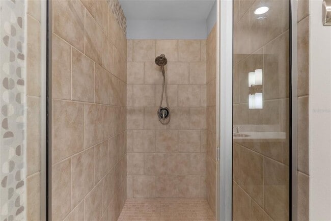 Building Photo - 1120 E Kennedy Blvd