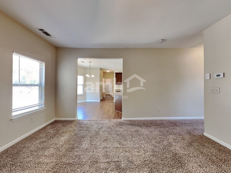 Building Photo - 812 Whitfield Oak Rd