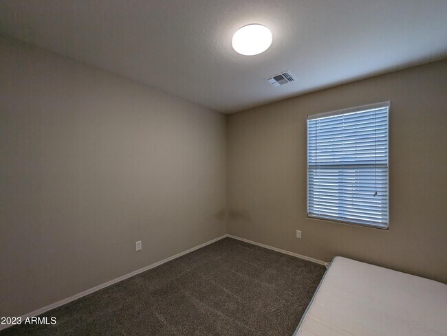 Building Photo - 1253 N 166th Ave