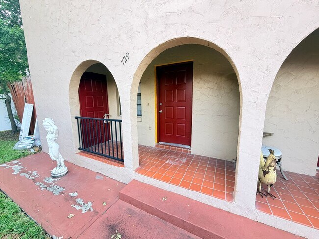 Building Photo - 729 Rebecca St