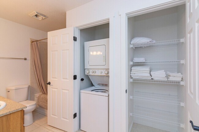 Building Photo - Fully Furnished One Bedroom Condo Available Now!