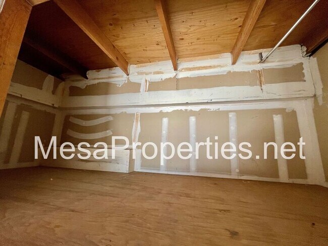 Building Photo - 3733 Country Oaks Loop