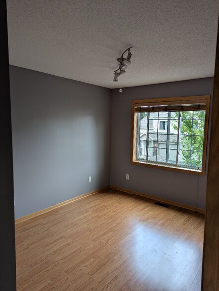 Building Photo - 361 Ojibway Path