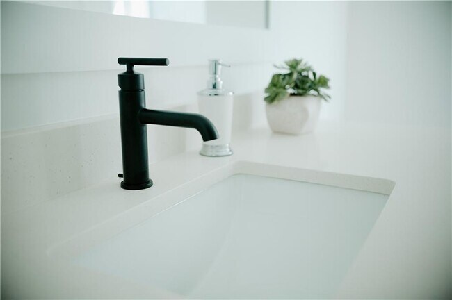 Building Photo - 117 Mayson Ave NE