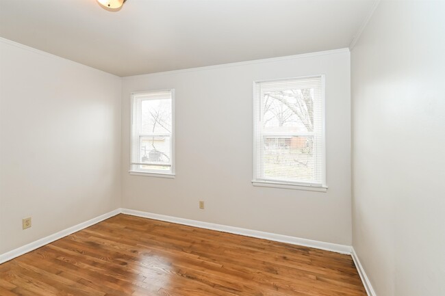 Building Photo - 3204 Clarendon Rd