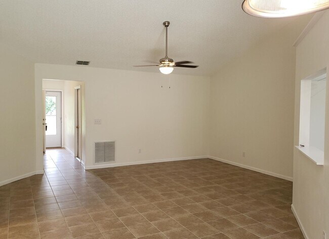 Building Photo - 2642 B San Francisco Blvd