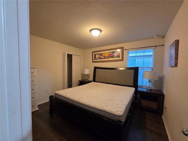 Building Photo - 11842 Silverlake Park Dr