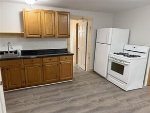 Building Photo - 159 Elm St