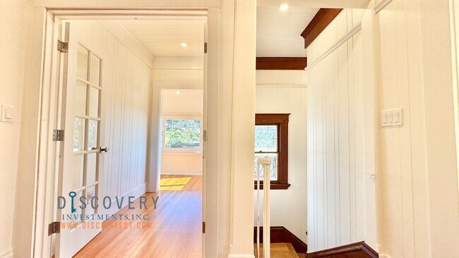 Building Photo - Panoramic Hill Estate with Sweeping Views