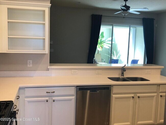 Building Photo - 3225 Sedge Dr