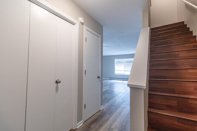 Building Photo - 1655 W Amos Dr