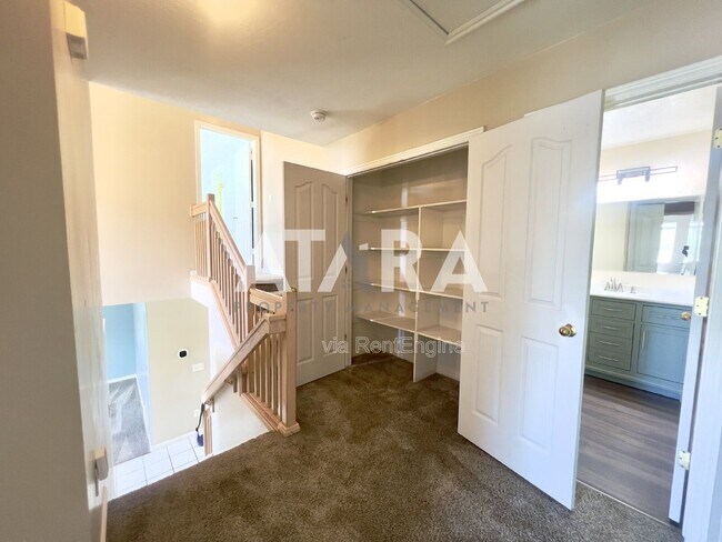 Building Photo - 11837 Sunrise View Dr