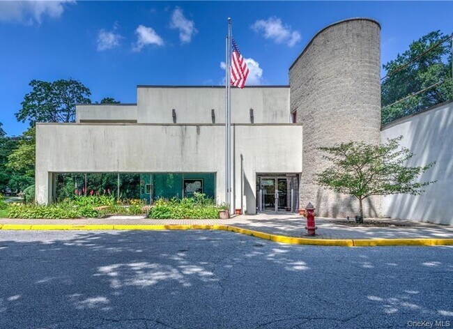 Building Photo - 161 Pearsall Dr