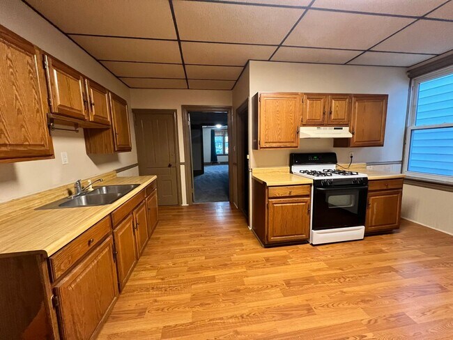 Building Photo - 343 W Penn St