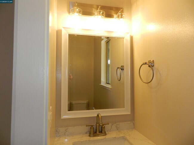 Building Photo - 5519 Roundtree Dr