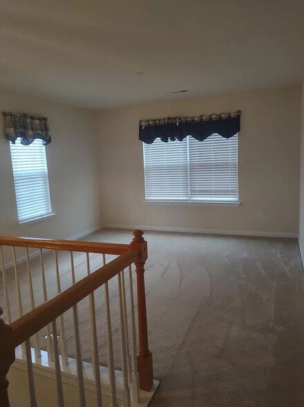 Building Photo - Room in Townhome on Singleleaf Lane