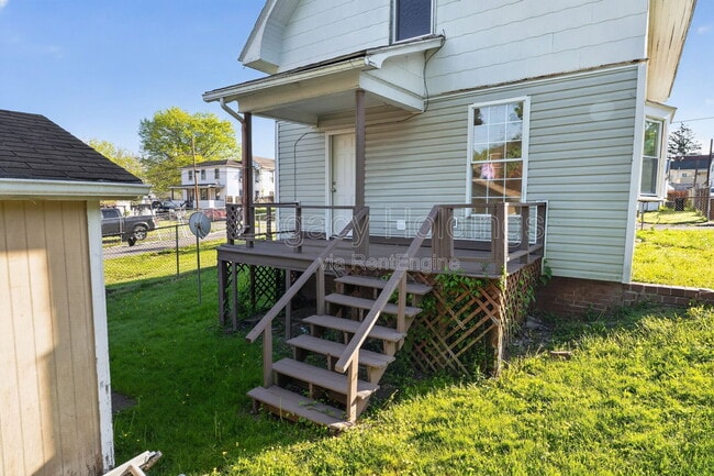 Building Photo - 139 Martin St