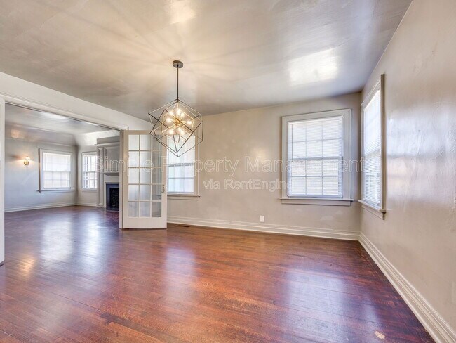 Building Photo - 816 NE 20th St